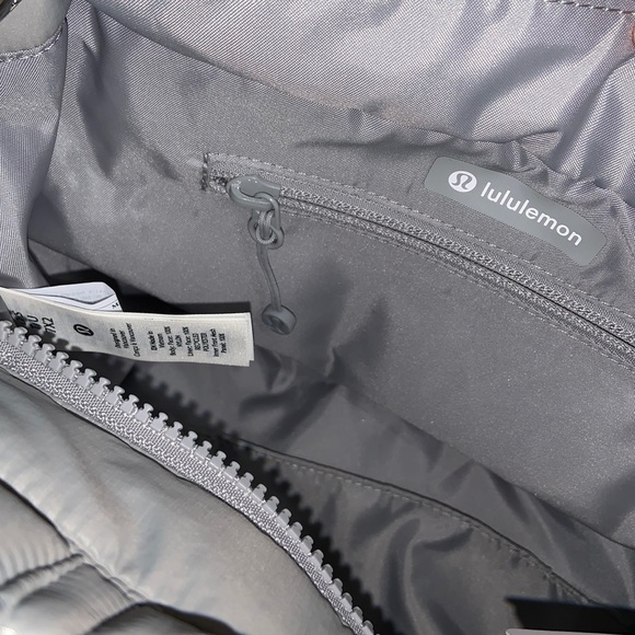 NWT Lululemon Athletica Quilted Grid Crossbody Bag In Silver Drop ASIA EXCLUSIVE - Picture 7 of 12